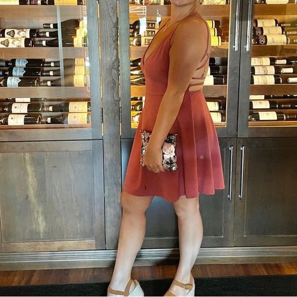 Open back SHEIN dress - Picture 5 of 6